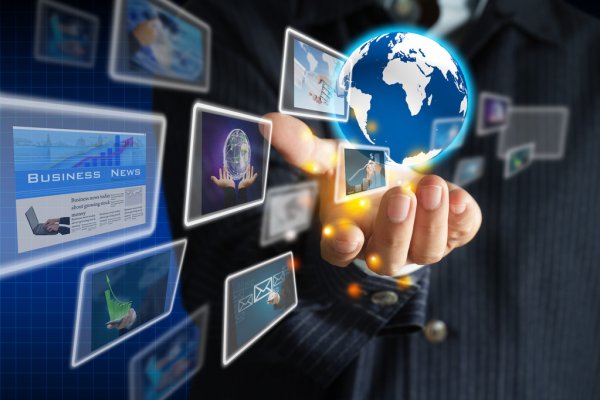 В аэропорту Петербурга самолет застрял в сугробе